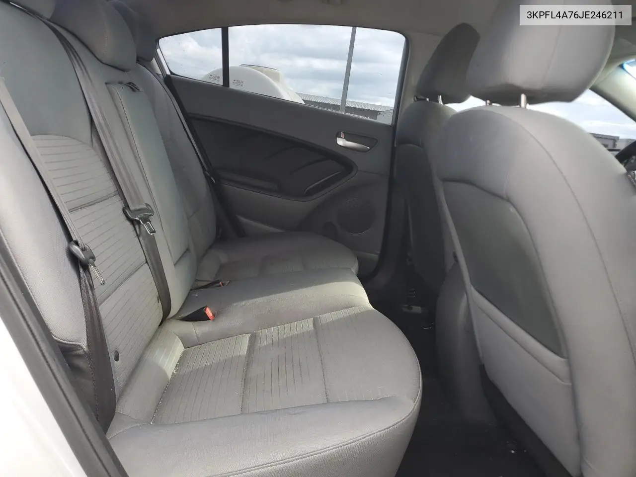 3KPFL4A76JE246211 2018 Kia Forte Lx
