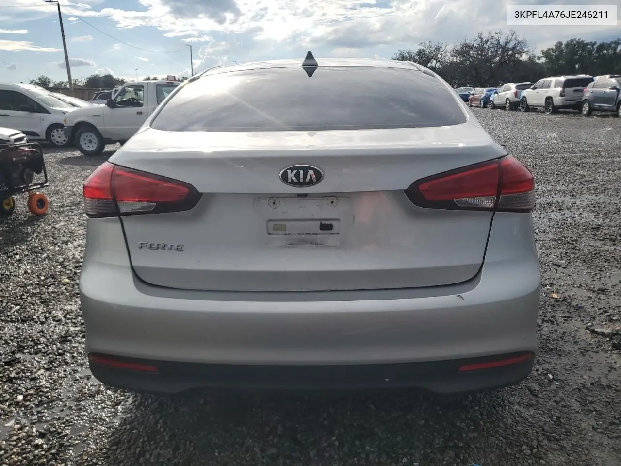 3KPFL4A76JE246211 2018 Kia Forte Lx