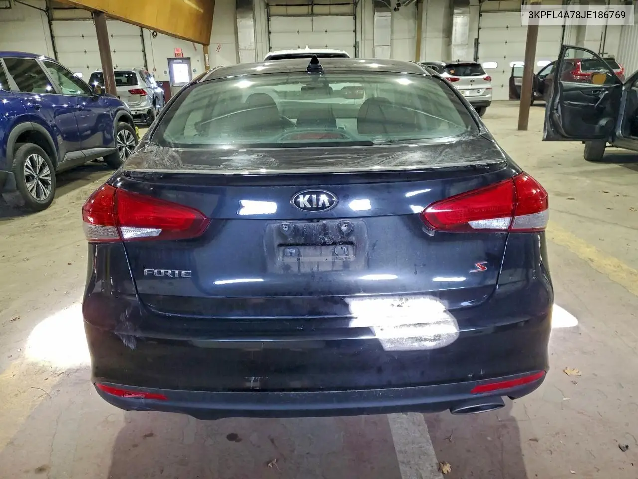 3KPFL4A78JE186769 2018 Kia Forte Lx