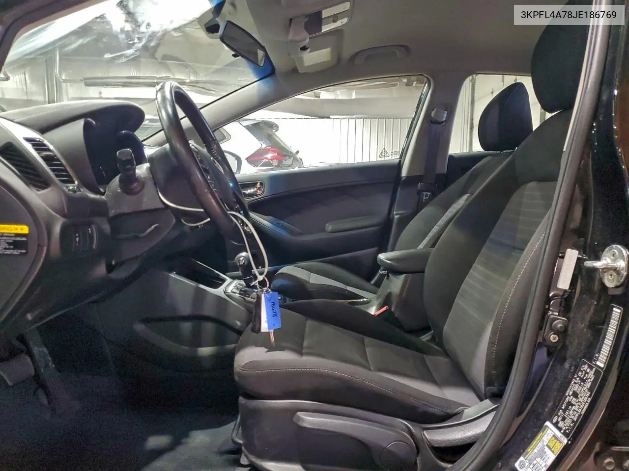 3KPFL4A78JE186769 2018 Kia Forte Lx