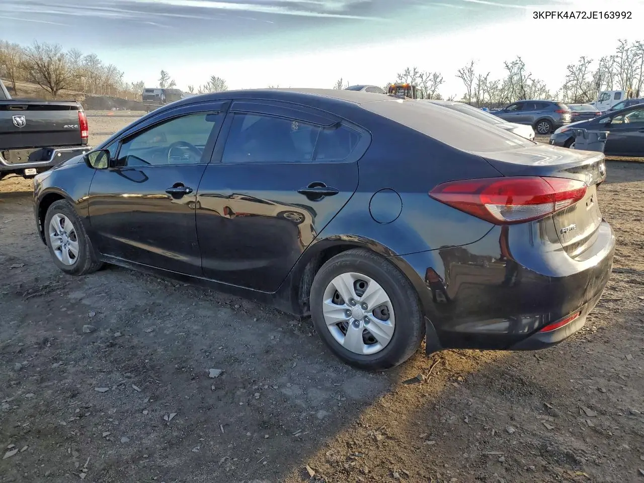 3KPFK4A72JE163992 2018 Kia Forte Lx