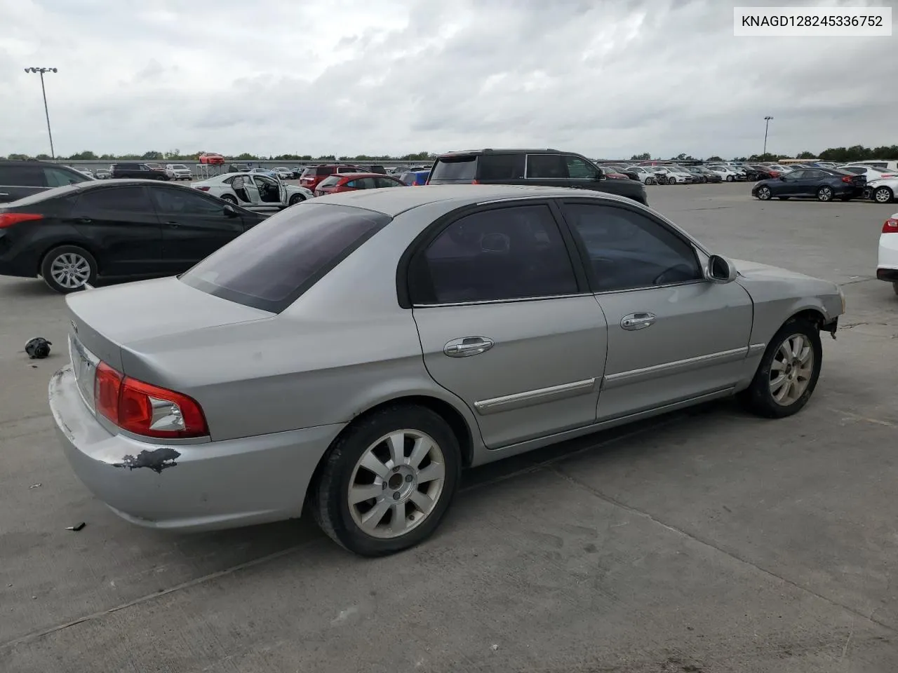 KNAGD128245336752 2004 Kia Optima Lx