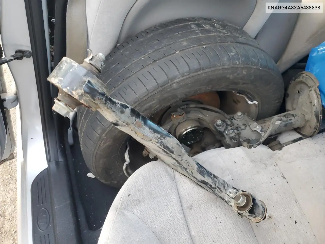 KNAGG4A8XA5438838 2010 Kia Optima Lx