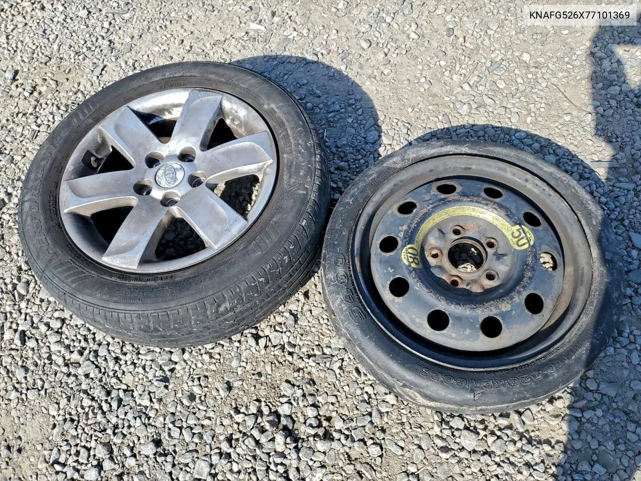 KNAFG526X77101369 2007 Kia Rondo Lx