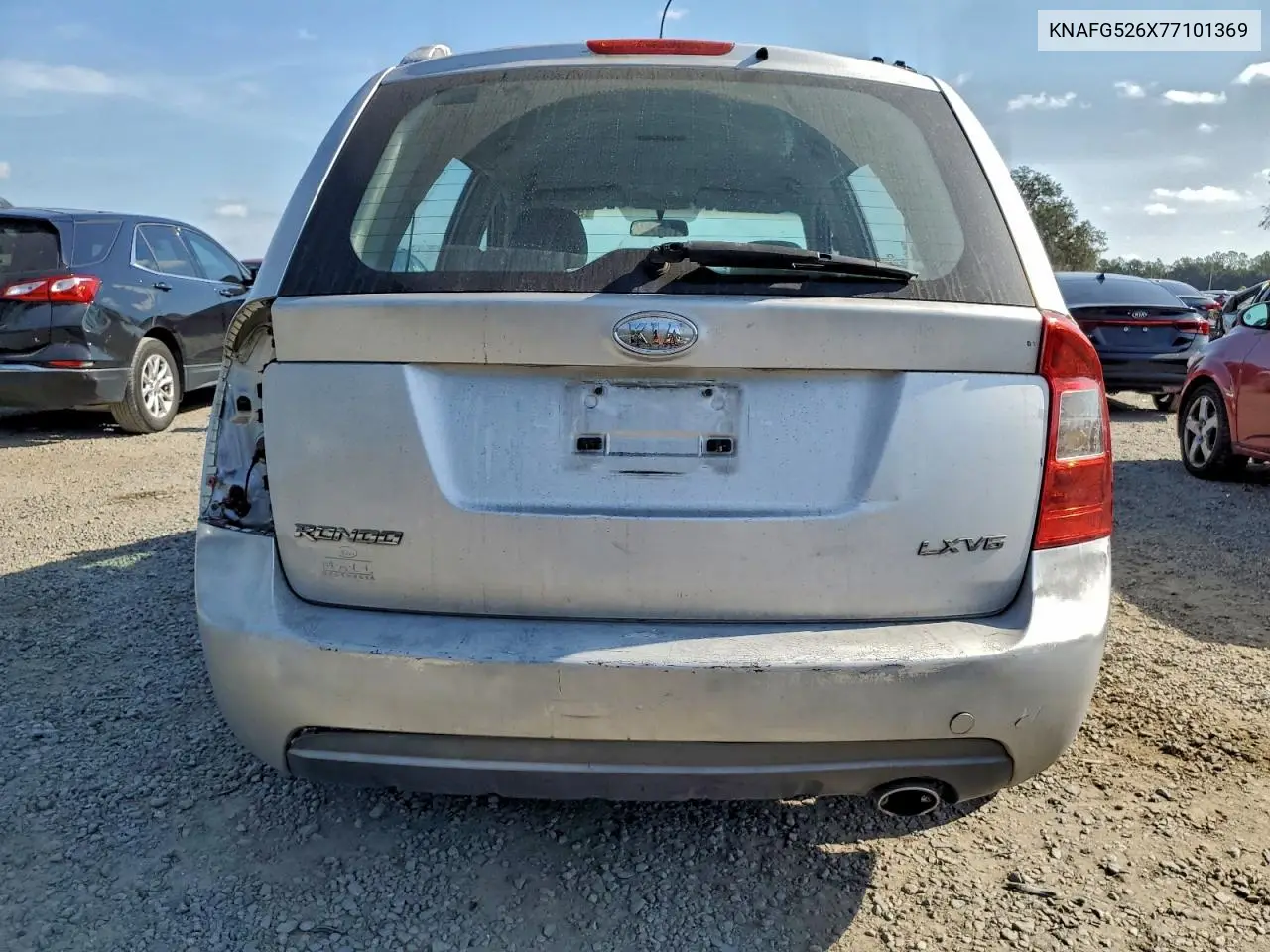KNAFG526X77101369 2007 Kia Rondo Lx