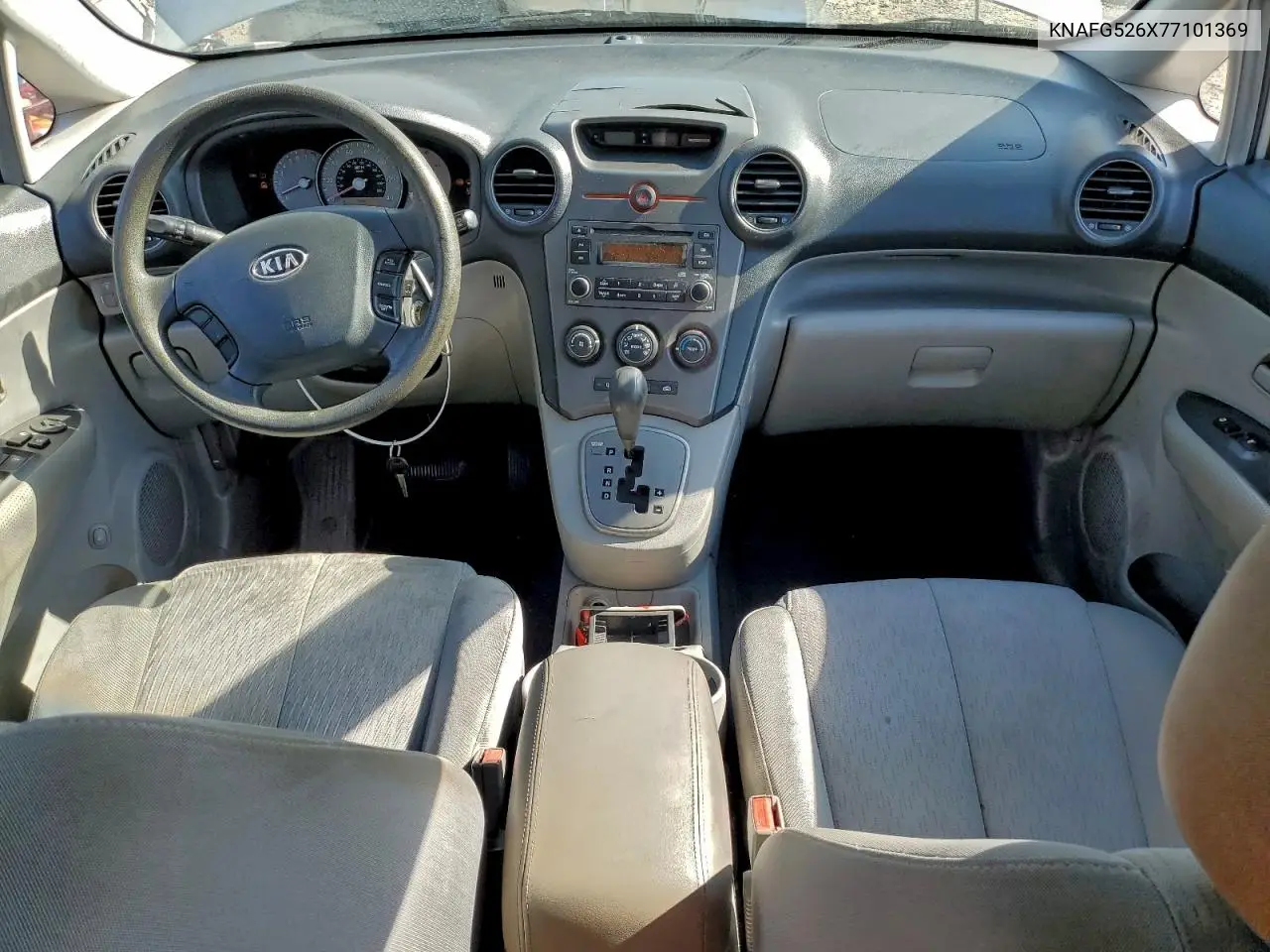 KNAFG526X77101369 2007 Kia Rondo Lx