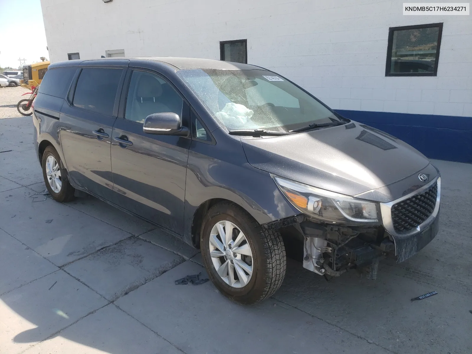 KNDMB5C17H6234271 2017 Kia Sedona Lx