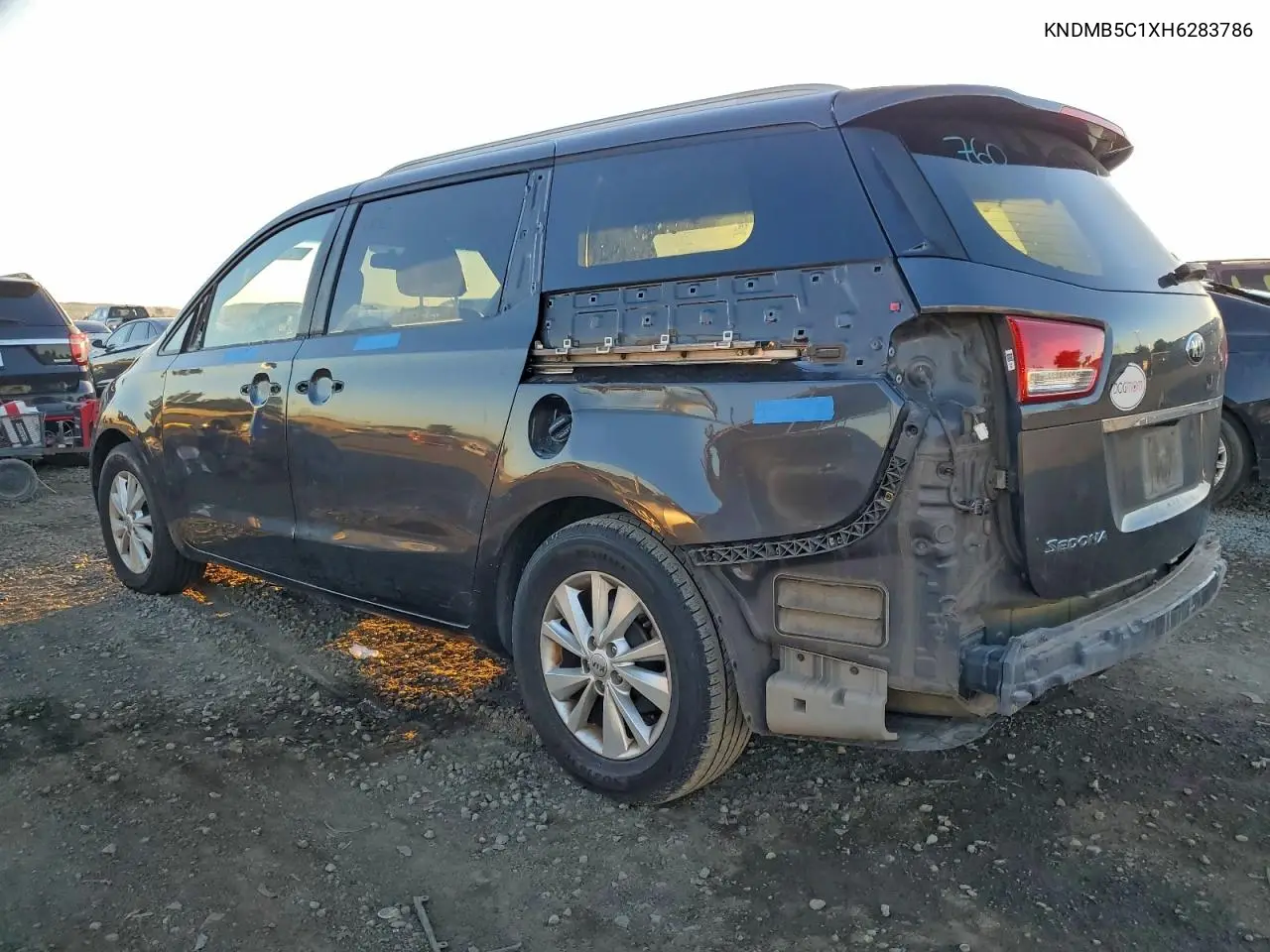 KNDMB5C1XH6283786 2017 Kia Sedona Lx