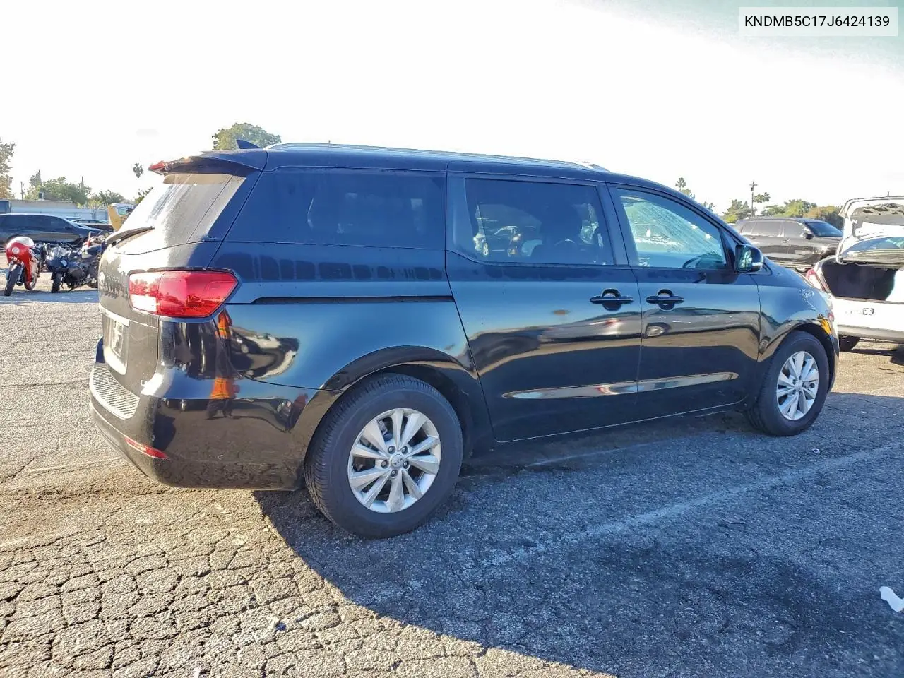KNDMB5C17J6424139 2018 Kia Sedona Lx