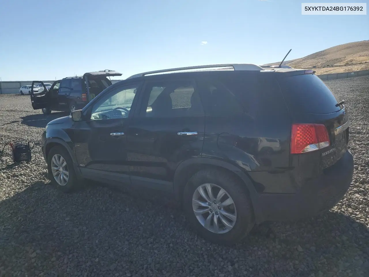 5XYKTDA24BG176392 2011 Kia Sorento Base