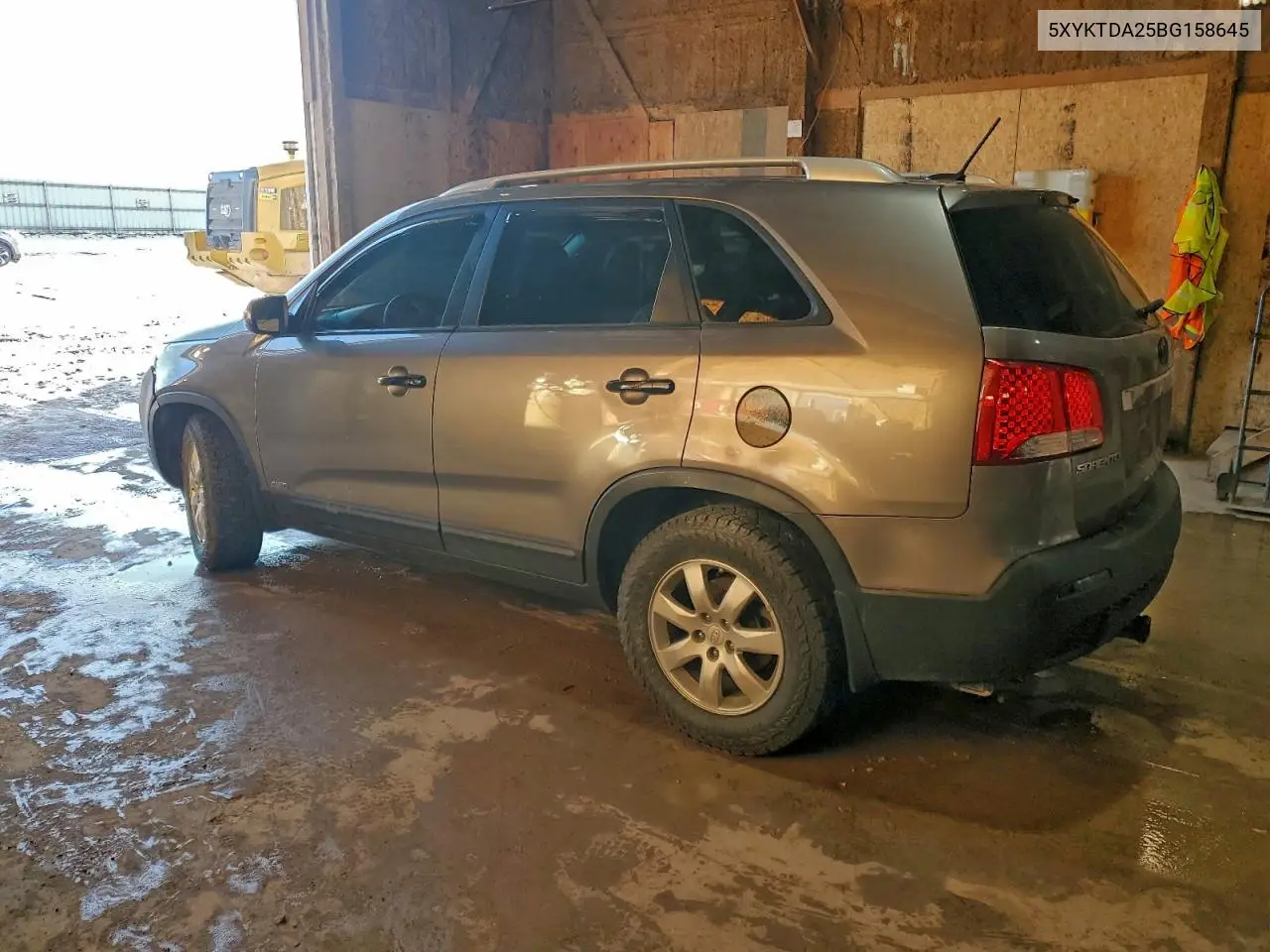 5XYKTDA25BG158645 2011 Kia Sorento Base