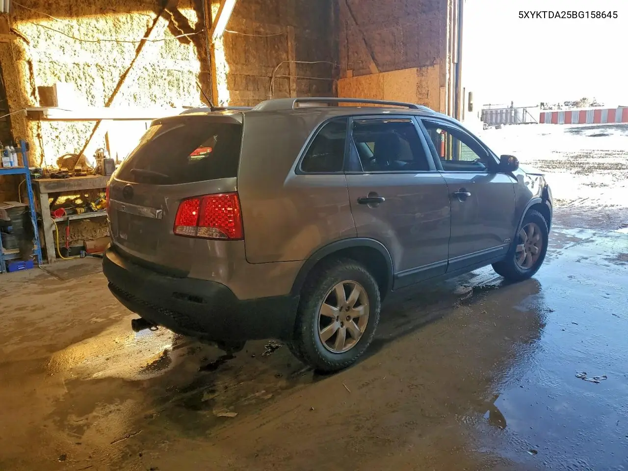 5XYKTDA25BG158645 2011 Kia Sorento Base