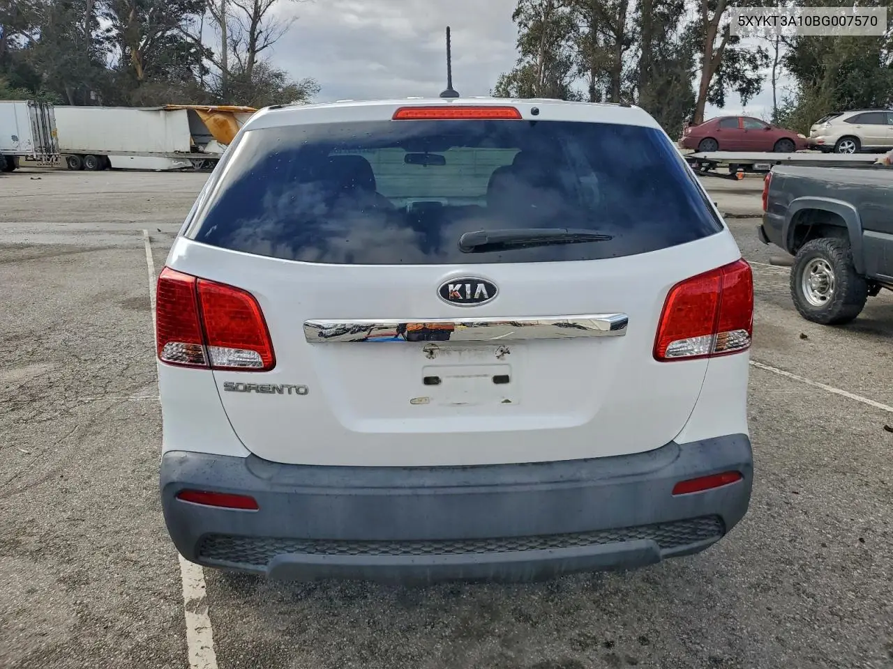 5XYKT3A10BG007570 2011 Kia Sorento Base
