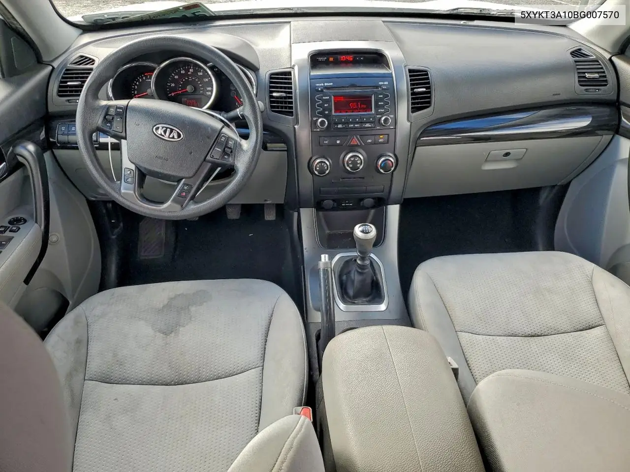 5XYKT3A10BG007570 2011 Kia Sorento Base