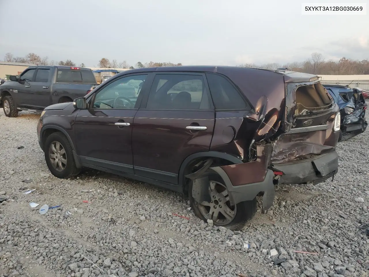 5XYKT3A12BG030669 2011 Kia Sorento Base