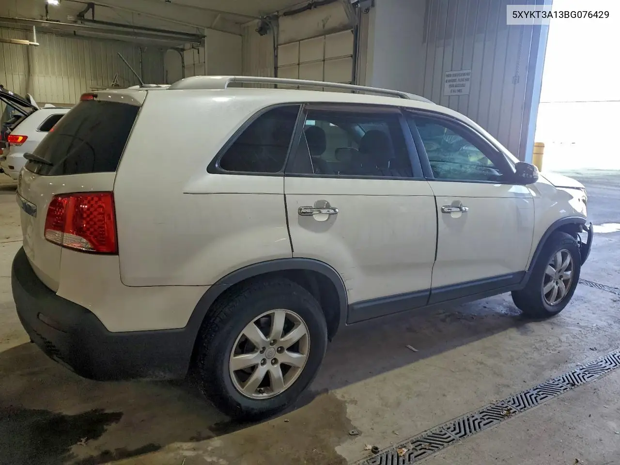 5XYKT3A13BG076429 2011 Kia Sorento Base