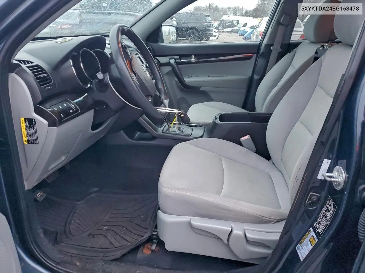 5XYKTDA24BG163478 2011 Kia Sorento Base
