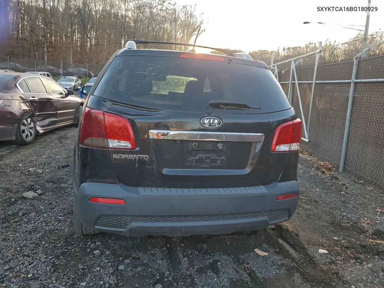 5XYKTCA16BG180929 2011 Kia Sorento Base