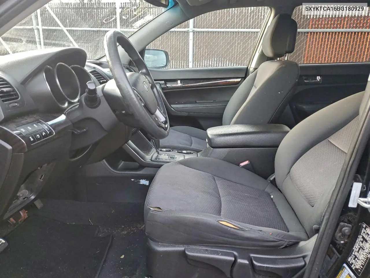5XYKTCA16BG180929 2011 Kia Sorento Base