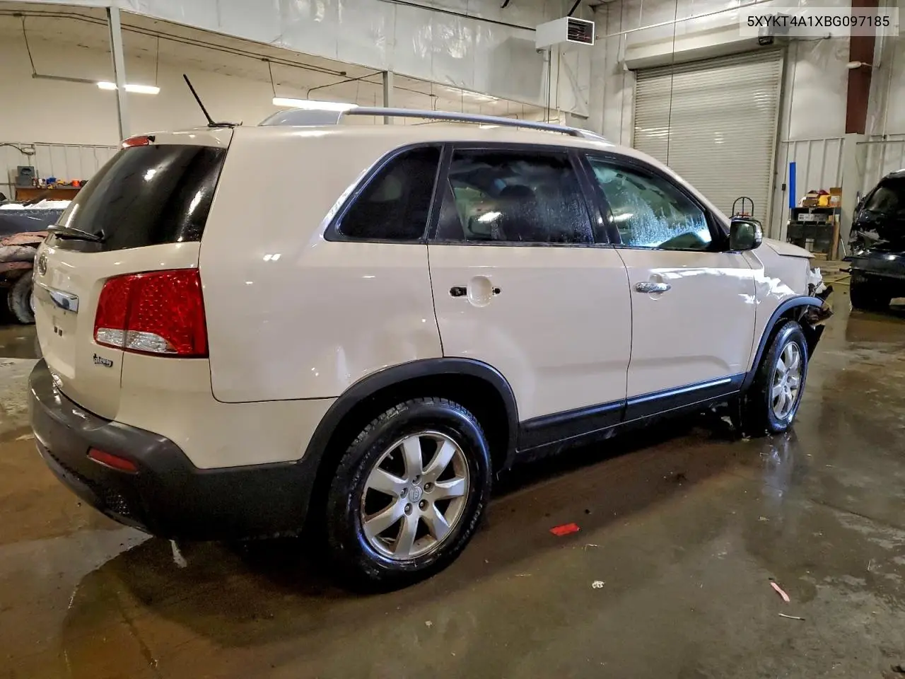 5XYKT4A1XBG097185 2011 Kia Sorento Base