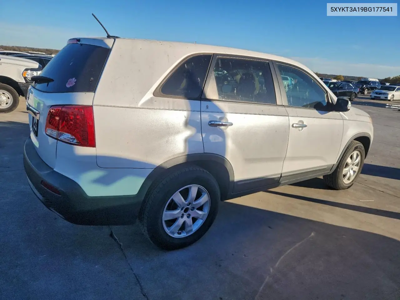 5XYKT3A19BG177541 2011 Kia Sorento Base