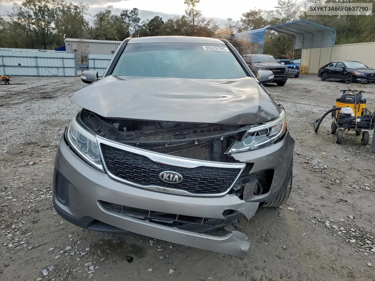 5XYKT3A66FG637790 2015 Kia Sorento Lx