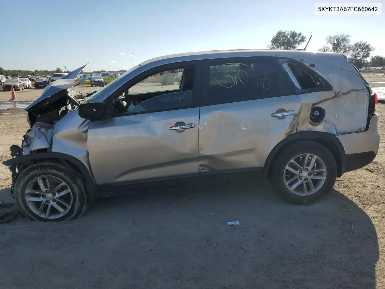5XYKT3A67FG660642 2015 Kia Sorento Lx