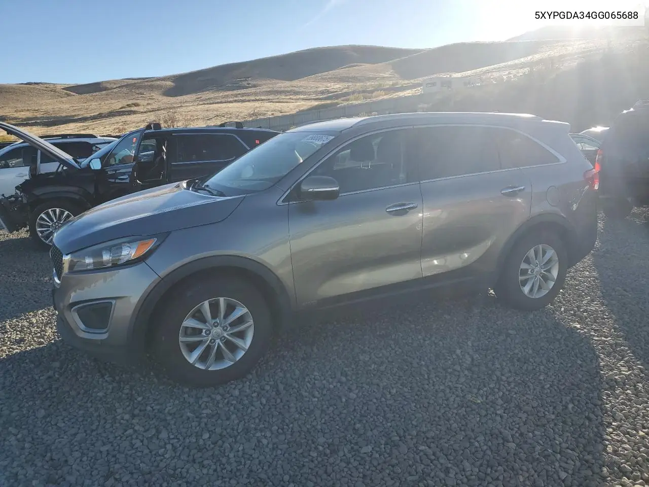 5XYPGDA34GG065688 2016 Kia Sorento Lx