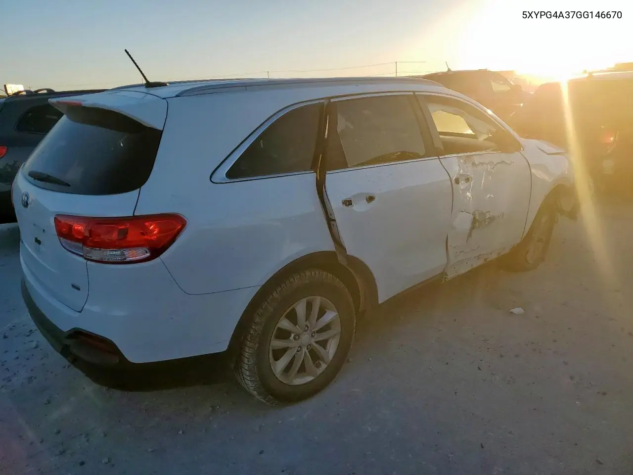 5XYPG4A37GG146670 2016 Kia Sorento Lx