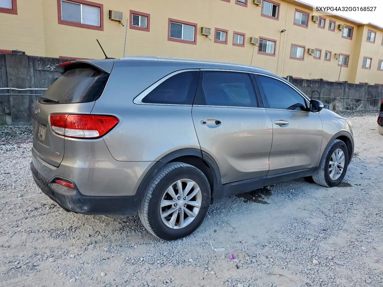 5XYPG4A32GG168527 2016 Kia Sorento Lx