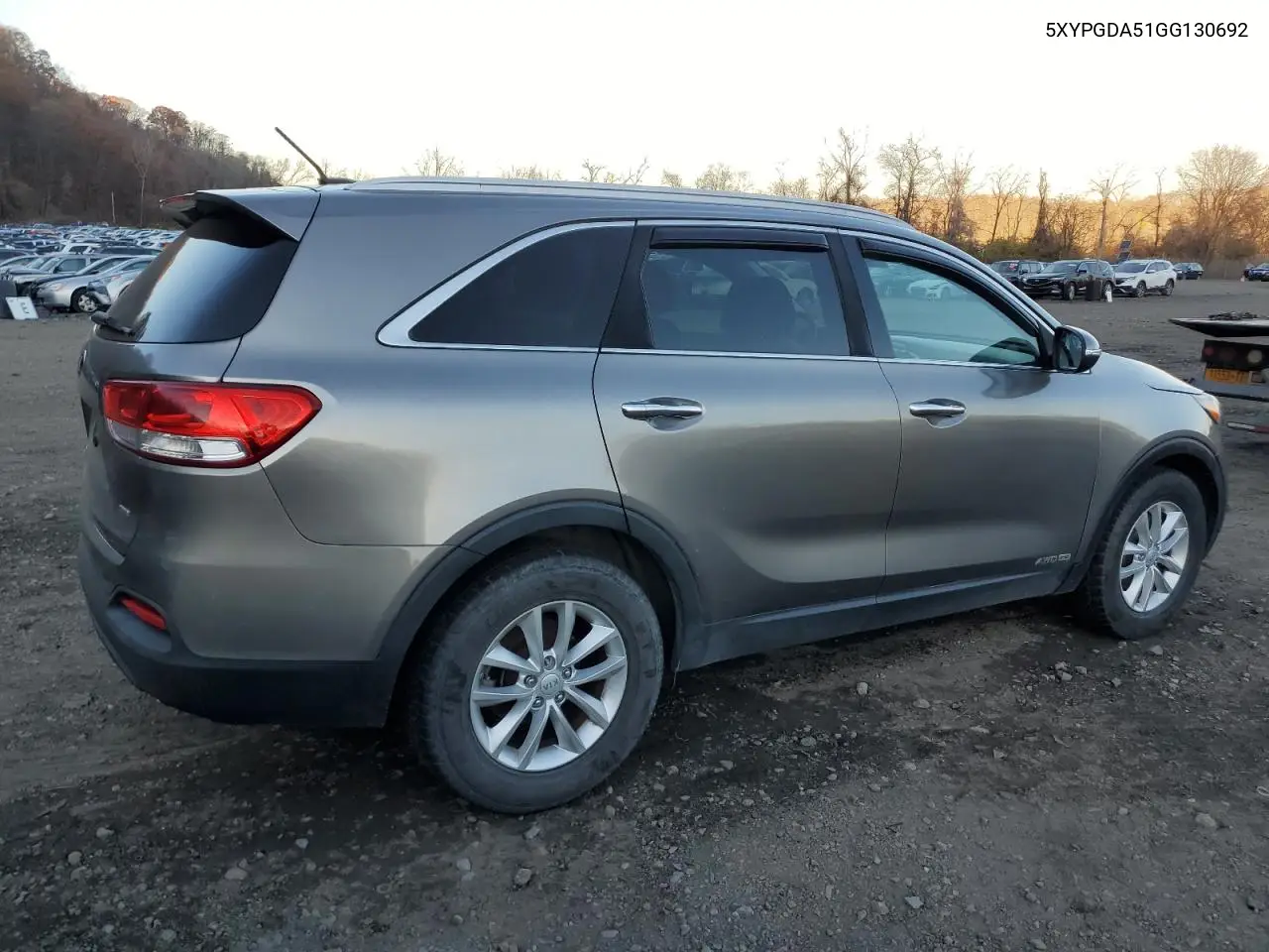 5XYPGDA51GG130692 2016 Kia Sorento Lx