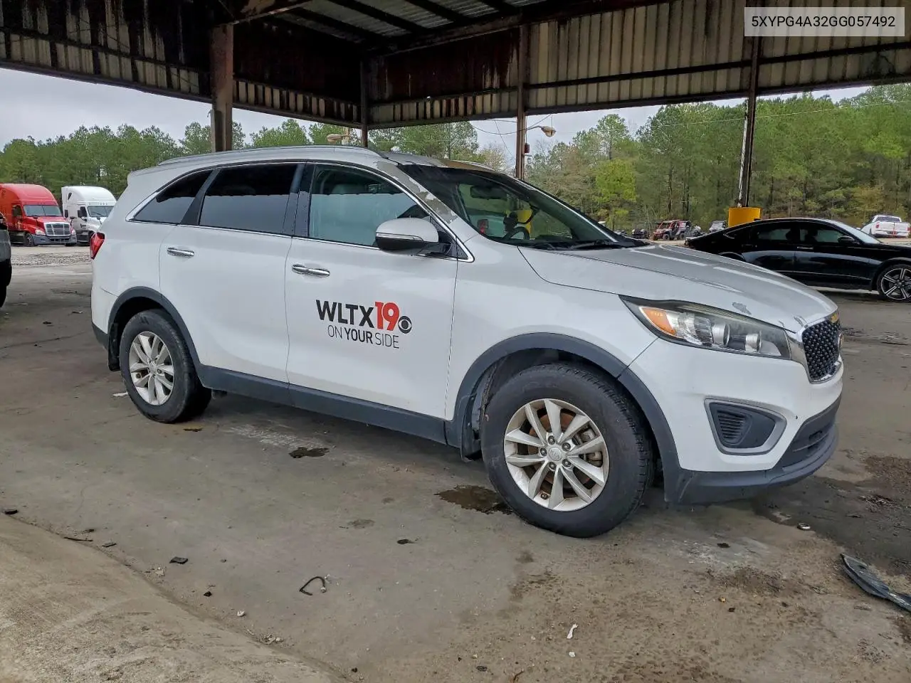 5XYPG4A32GG057492 2016 Kia Sorento Lx