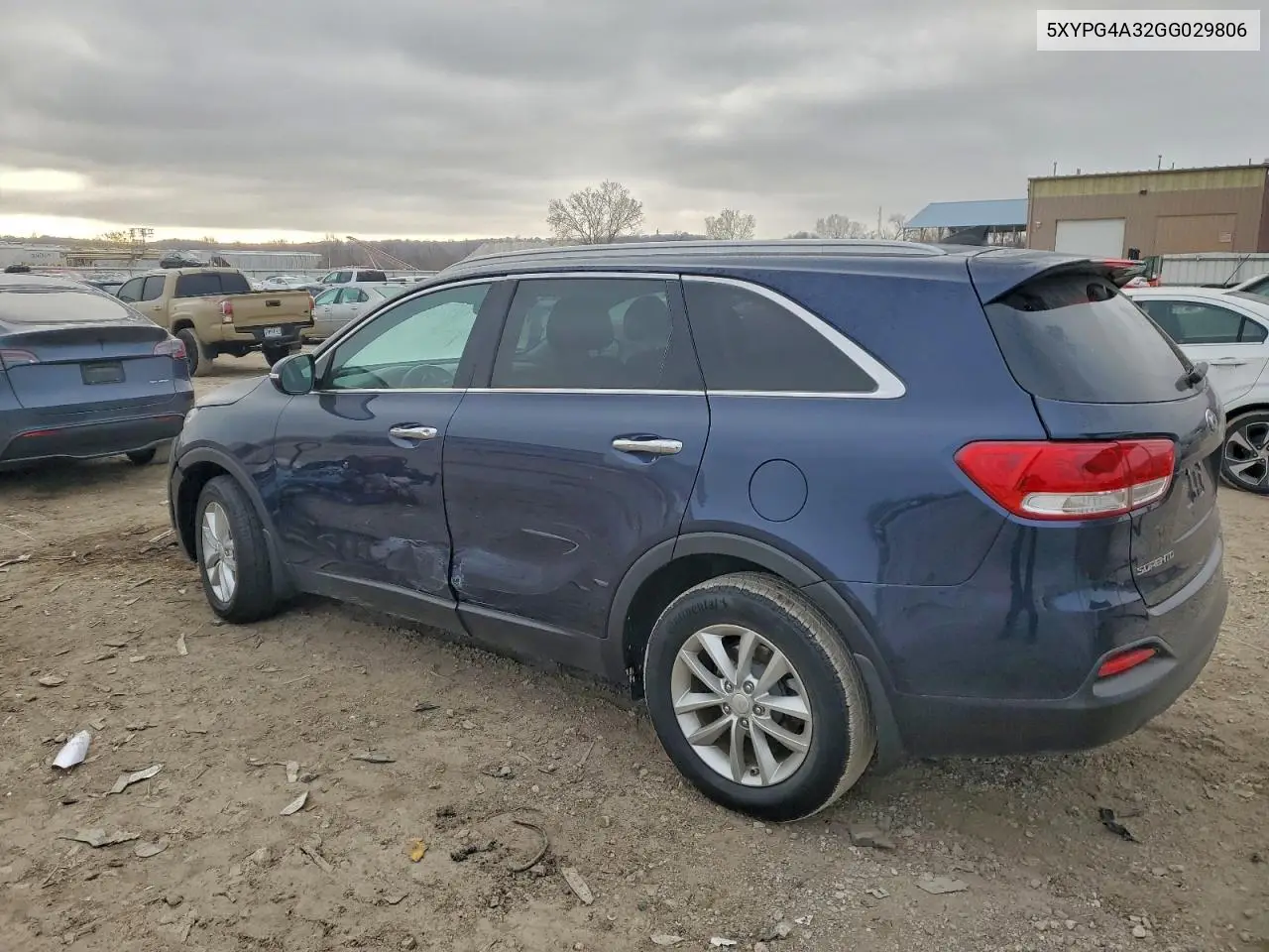 5XYPG4A32GG029806 2016 Kia Sorento Lx