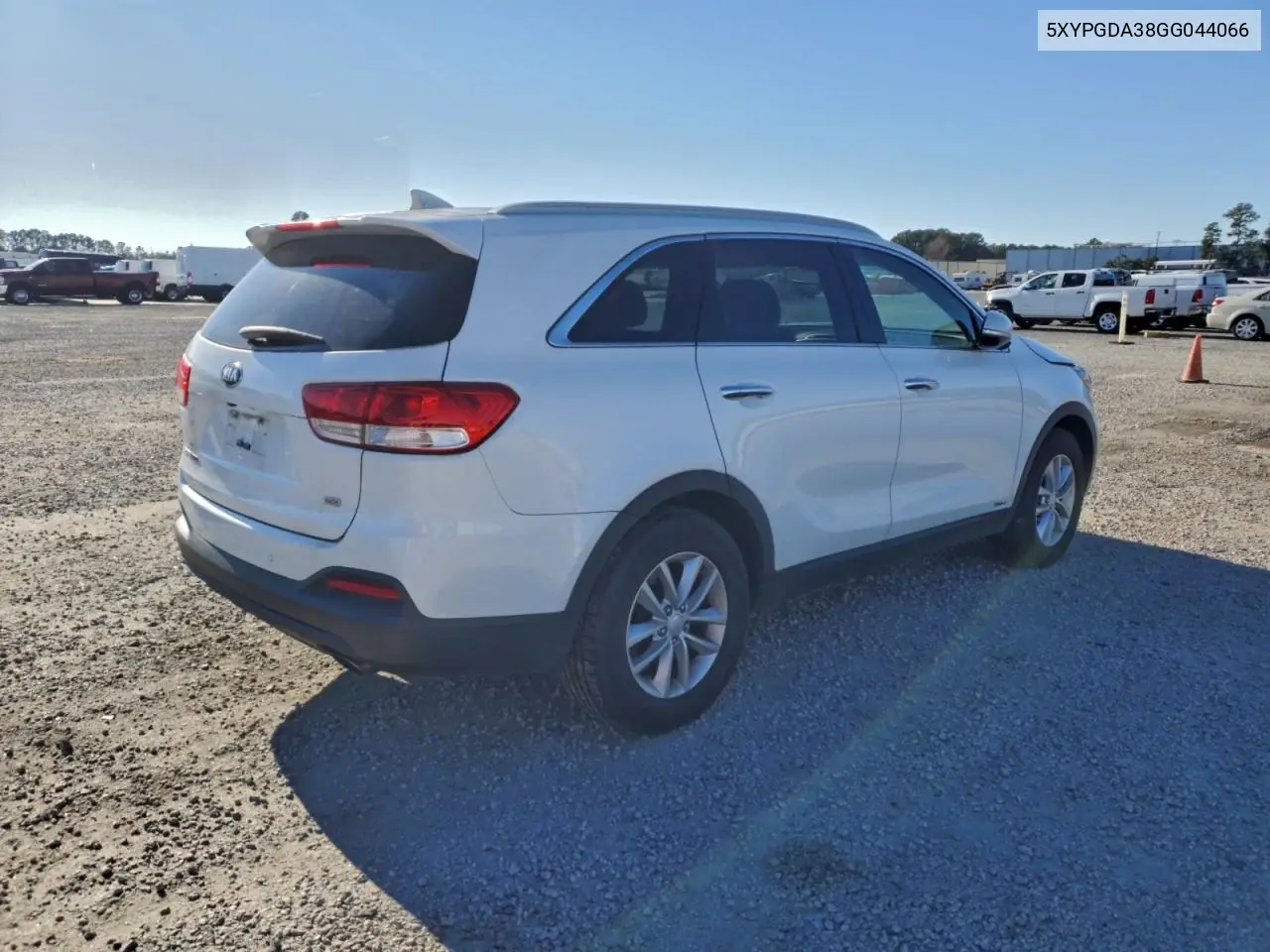 5XYPGDA38GG044066 2016 Kia Sorento Lx