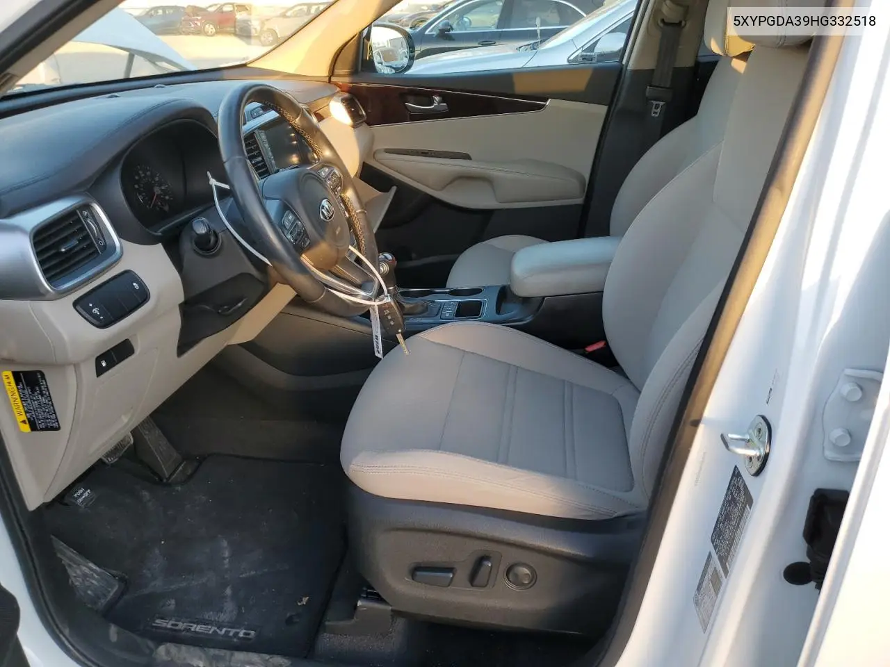 5XYPGDA39HG332518 2017 Kia Sorento Lx