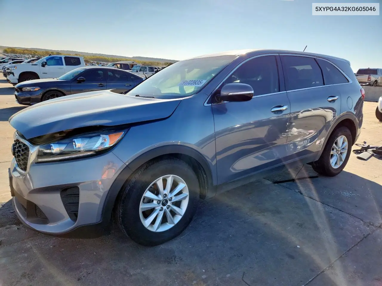 5XYPG4A32KG605046 2019 Kia Sorento L