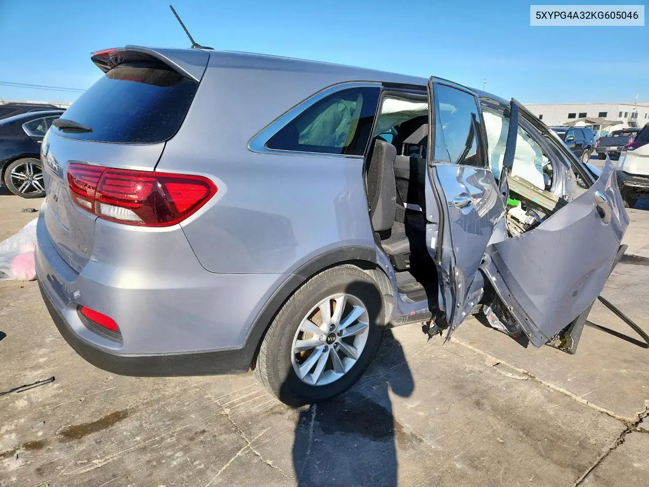 5XYPG4A32KG605046 2019 Kia Sorento L