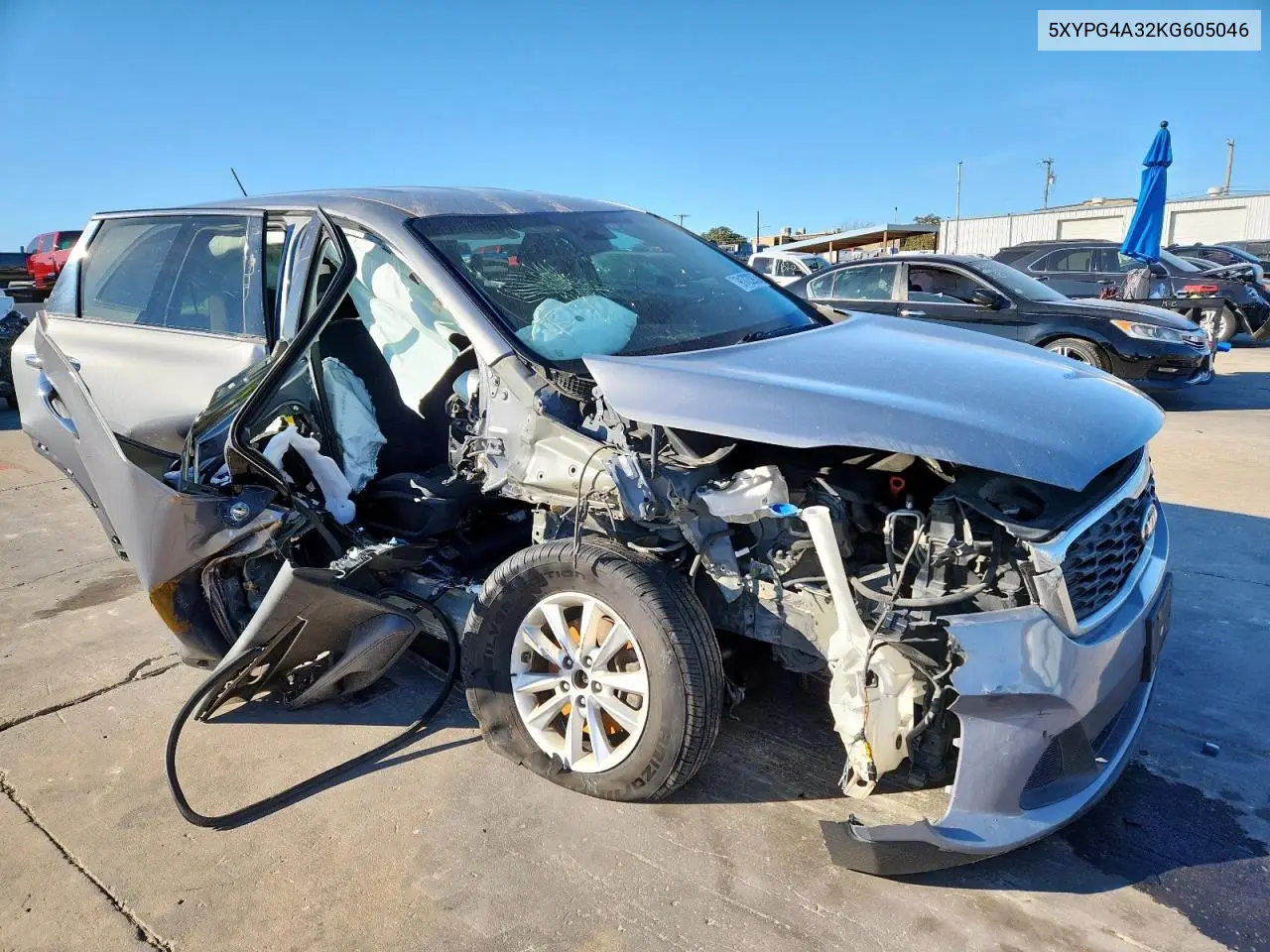5XYPG4A32KG605046 2019 Kia Sorento L