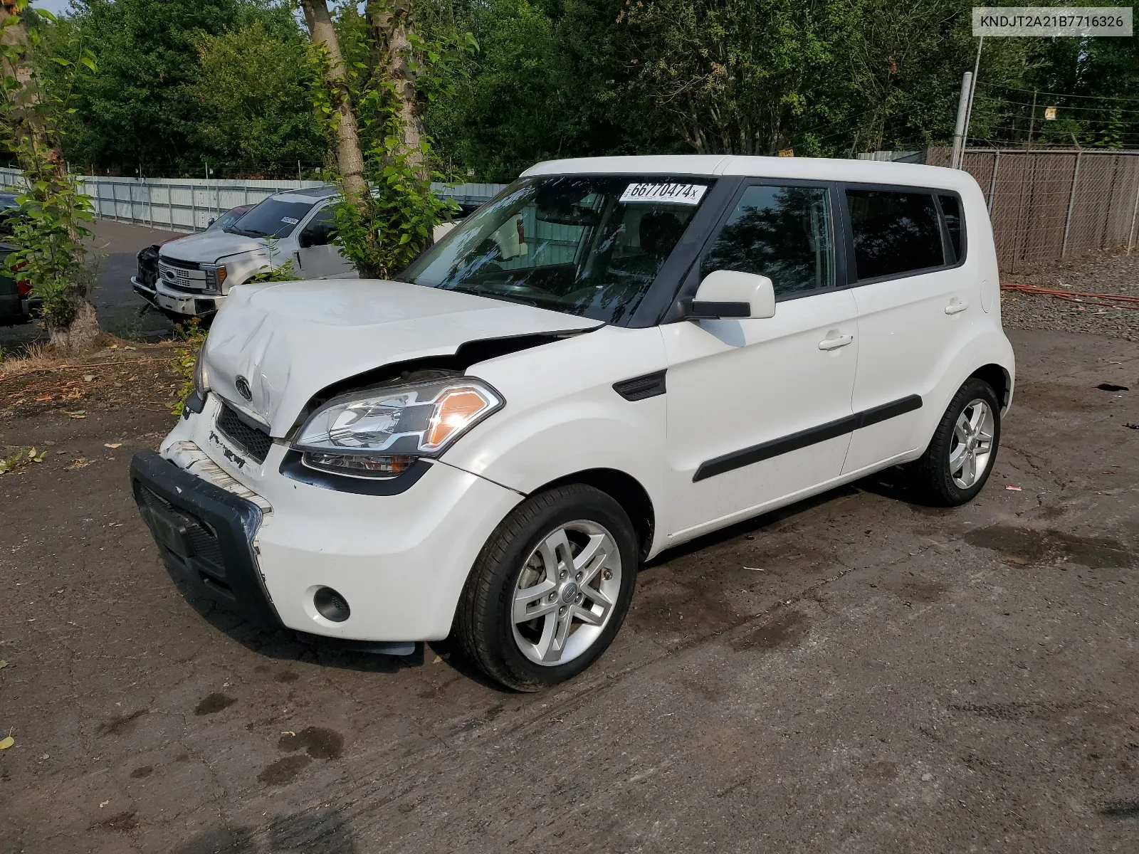 KNDJT2A21B7716326 2011 Kia Soul +