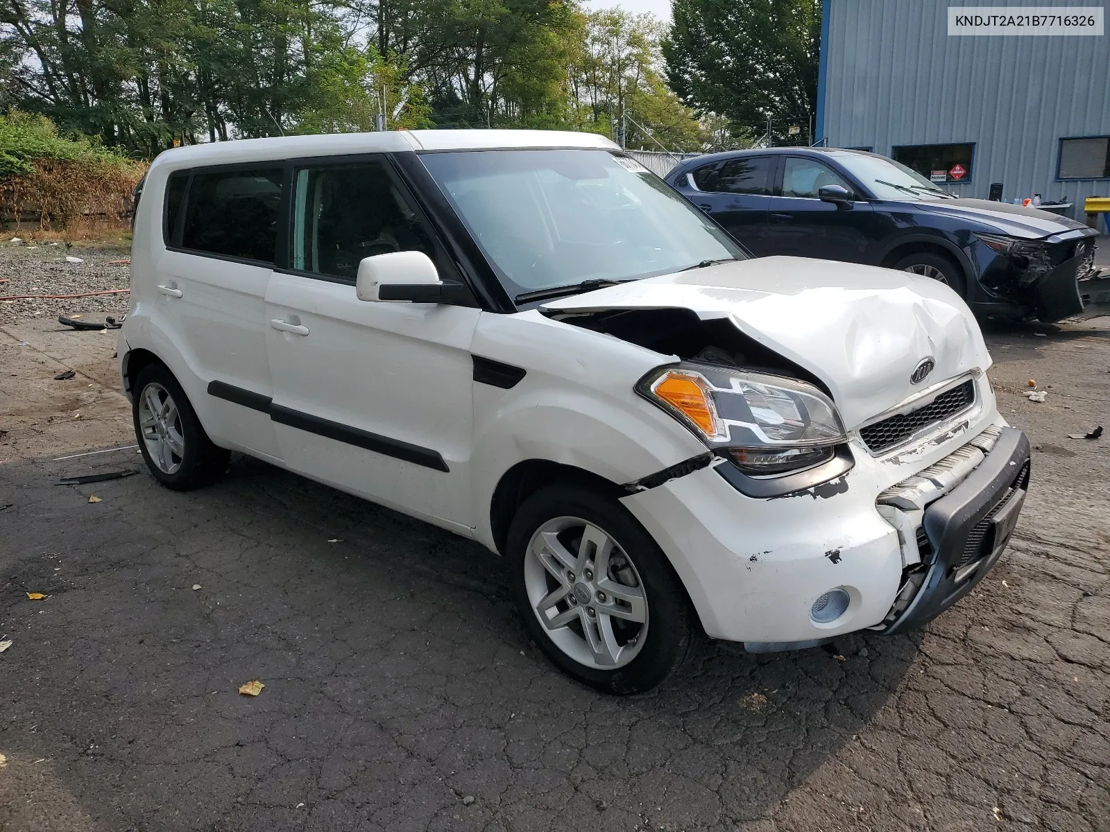 KNDJT2A21B7716326 2011 Kia Soul +