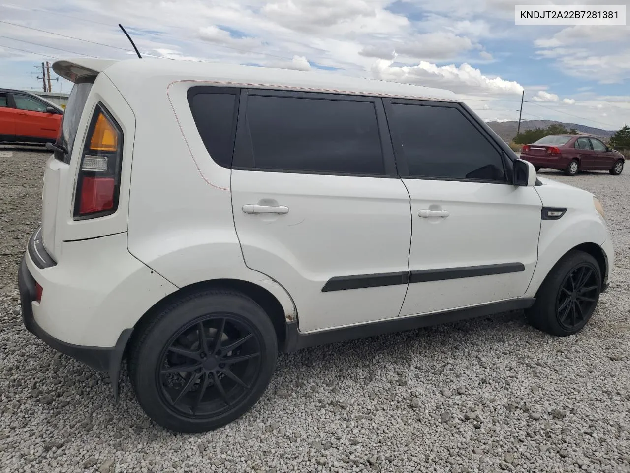 KNDJT2A22B7281381 2011 Kia Soul +