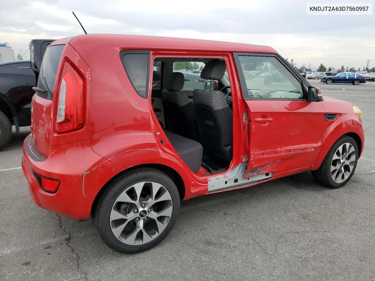 KNDJT2A63D7560957 2013 Kia Soul +