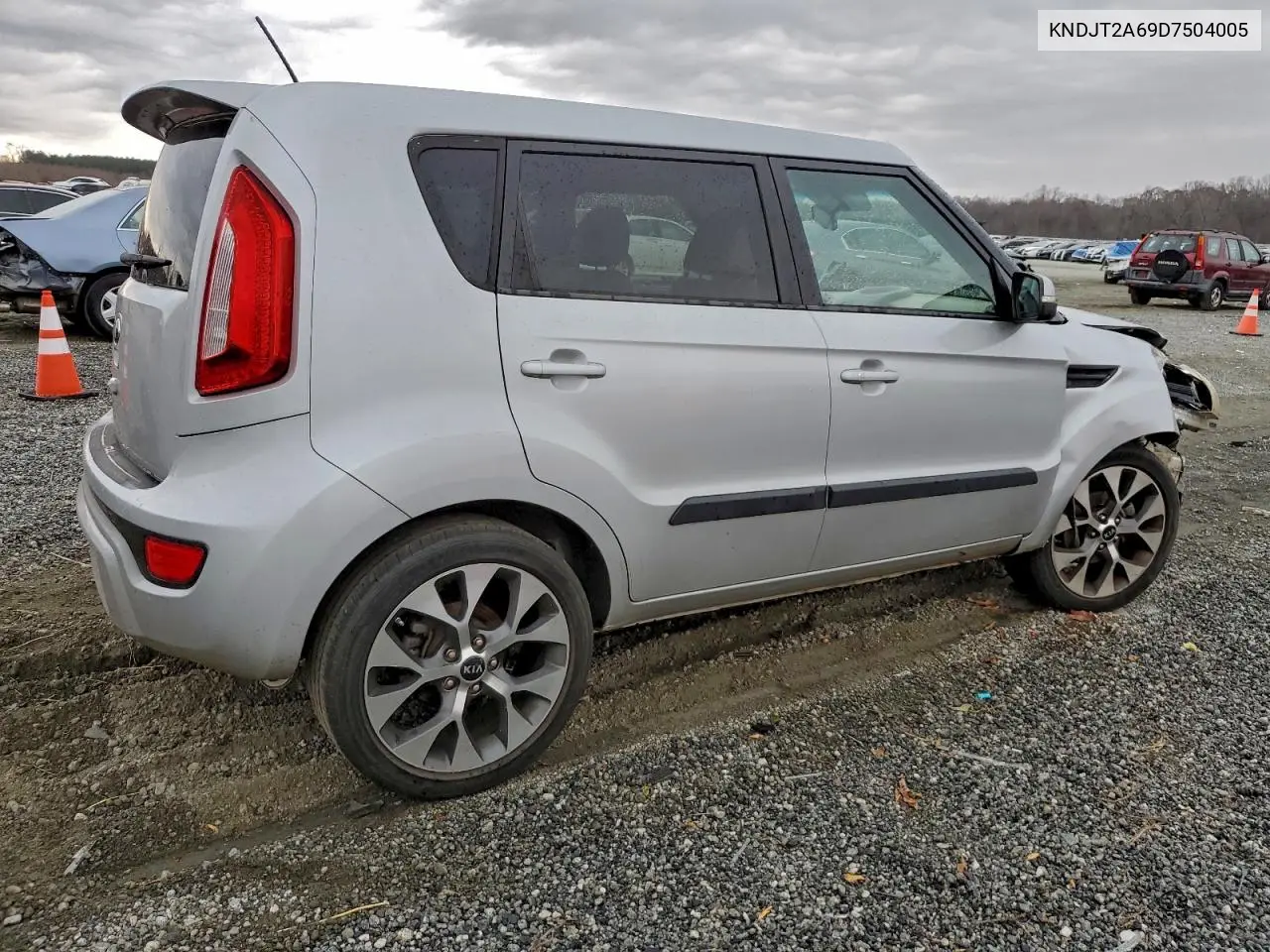 KNDJT2A69D7504005 2013 Kia Soul +
