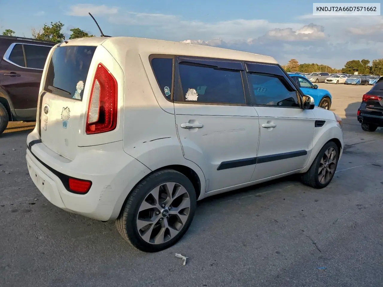 KNDJT2A66D7571662 2013 Kia Soul +