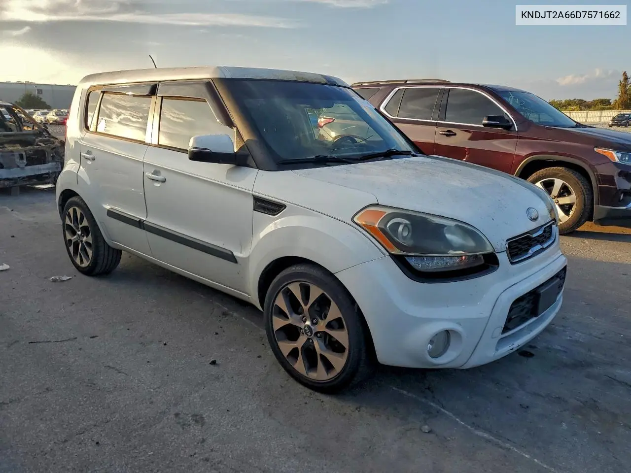 KNDJT2A66D7571662 2013 Kia Soul +