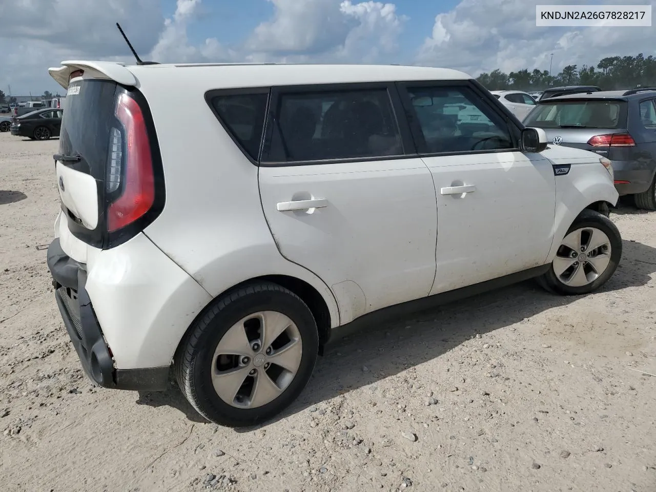 KNDJN2A26G7828217 2016 Kia Soul