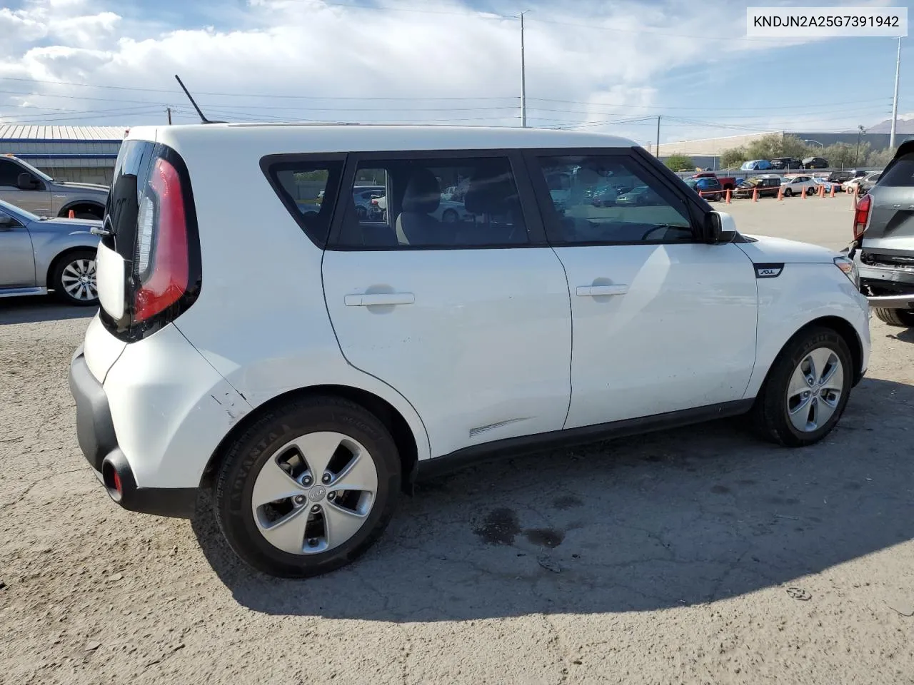 KNDJN2A25G7391942 2016 Kia Soul