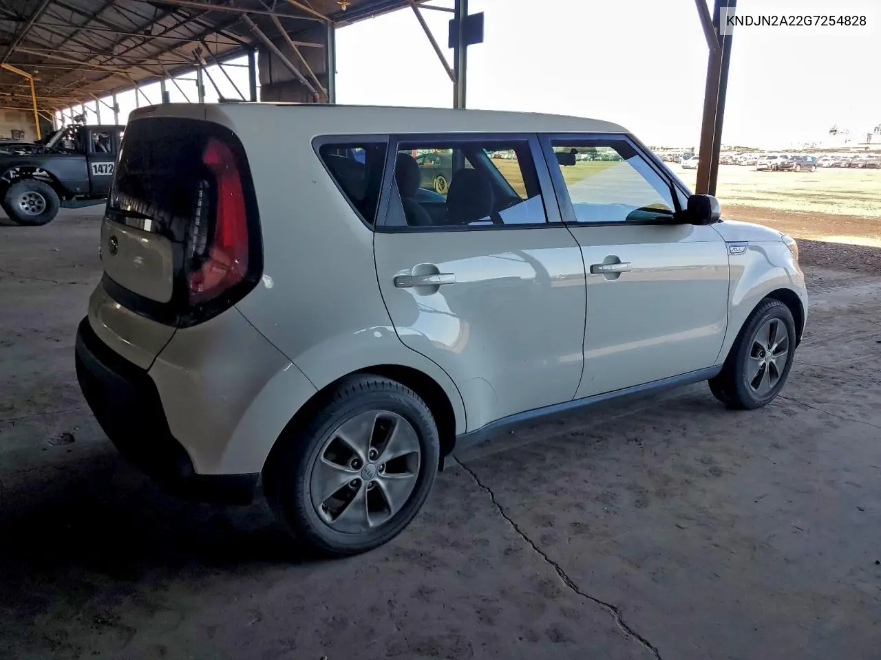 KNDJN2A22G7254828 2016 Kia Soul