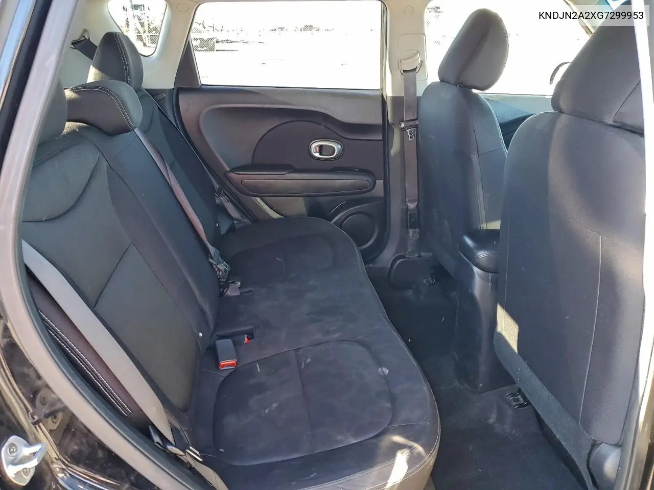 KNDJN2A2XG7299953 2016 Kia Soul