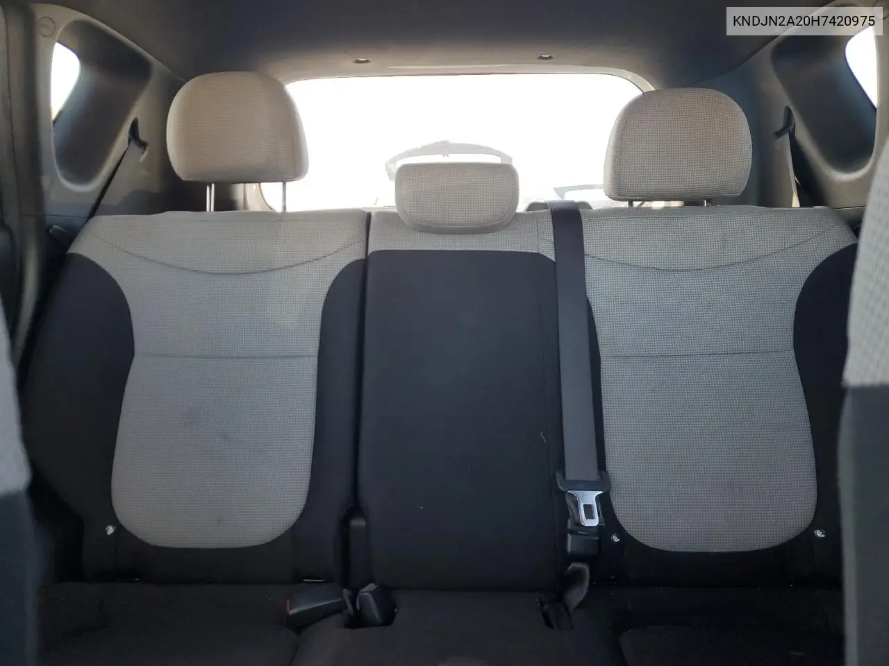 KNDJN2A20H7420975 2017 Kia Soul